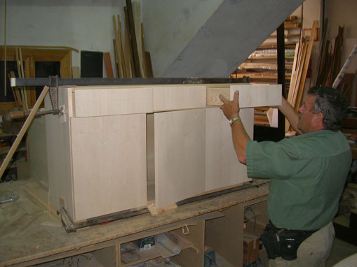 Mostrador fabricado en madera de arce